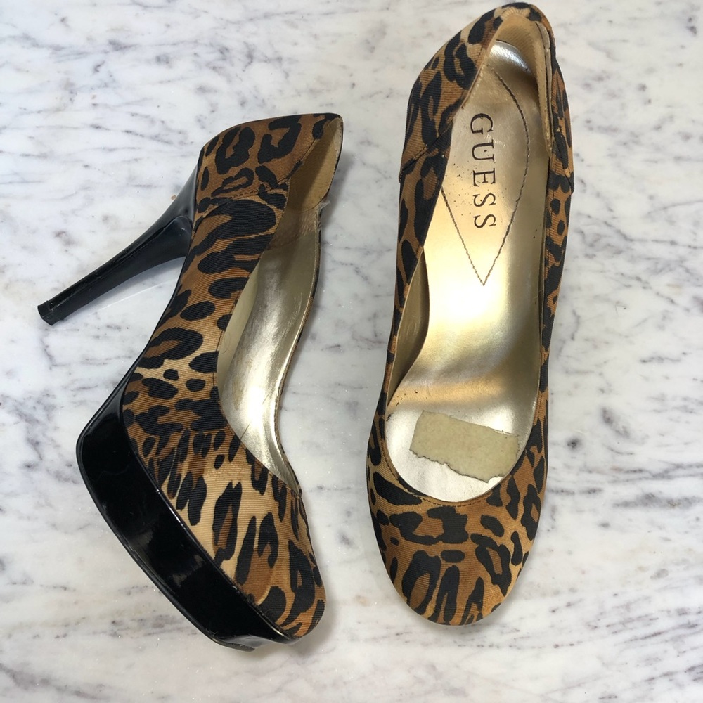 Guess Shira fabric Leopard cheetah Pumps Heels 5.5